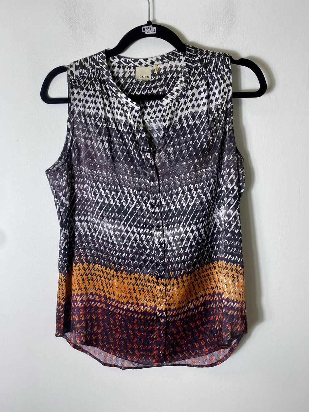 ecru Top. Sleeveless. Loose Fit. Longer Back Sz S